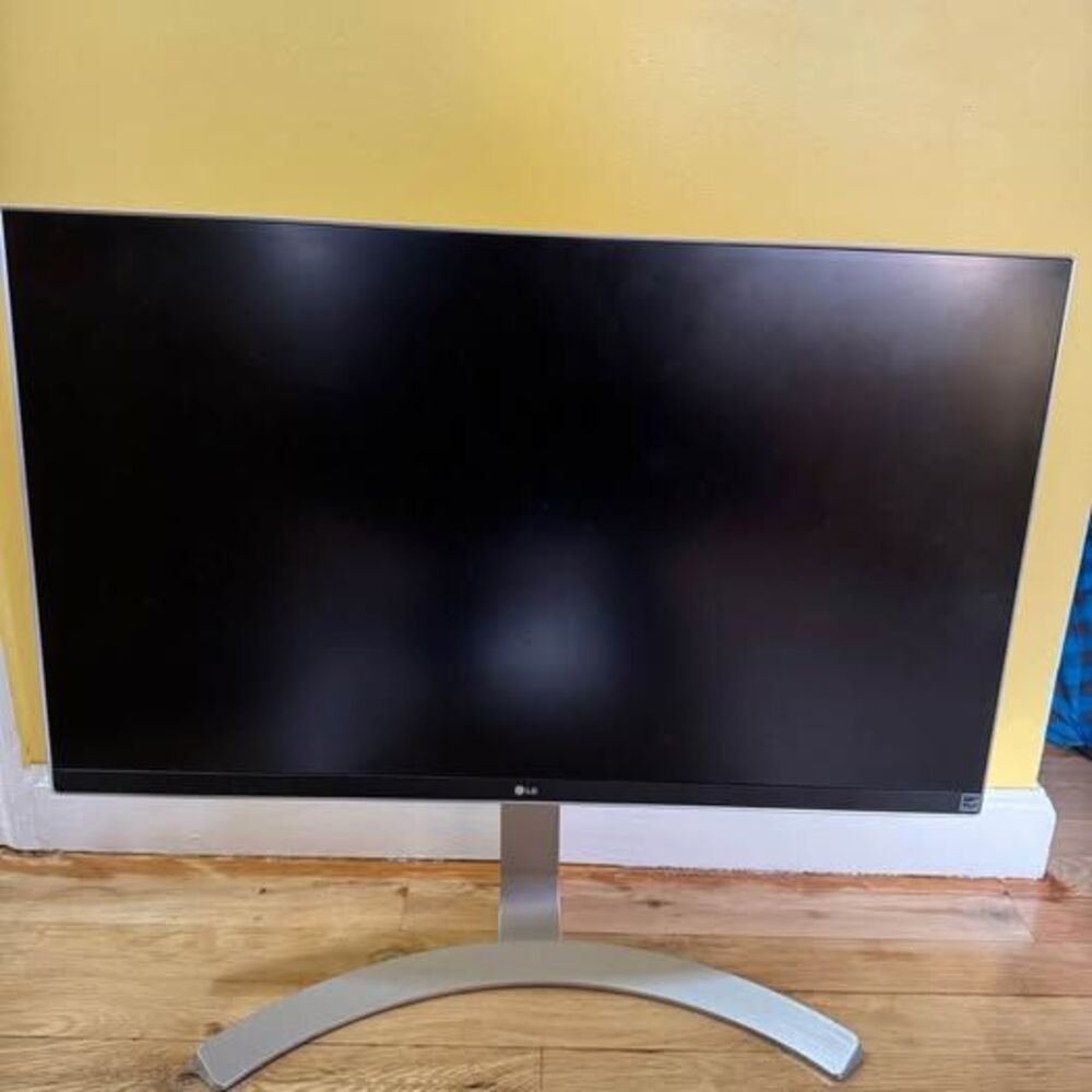 LG 27MU88-W 27” 4K IPS USB-C Monitor – 3840x2160